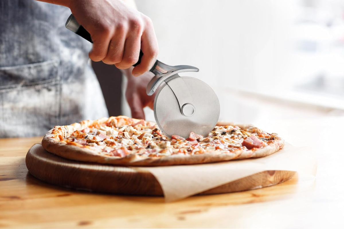 KitchenAid Classic Pizza Wheel with Sharp Blade For Cutting Through Crusts, Pies and More, Built In Finger Guard for Safety and Comfort Grip to Protect Fingers, Dishwasher Safe, 9-Inch, Black