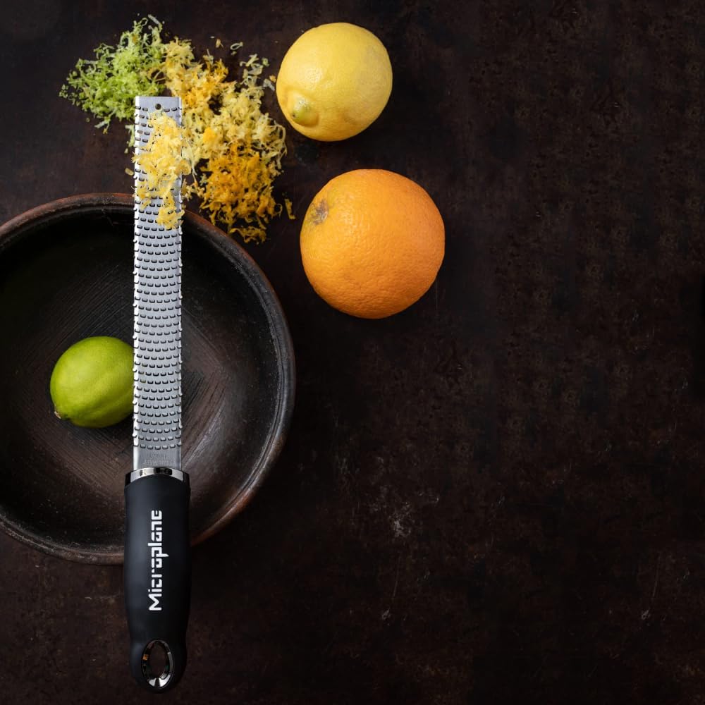 Microplane Premium Classic Series Zester 18/8, Black - Lemon Zester & Cheese Grater & Vegetable Grater - Citrus, Parmesan Cheese, Garlic, Ginger, Nutmeg, Chocolate - Stainless Steel Grater