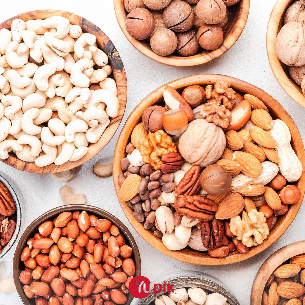 Yupik Raw California Walnuts, Halves & Pieces, 2.2 lb (35.2 oz), Kosher, Gluten-Free, Vegan, Unsalted, Unroasted, Source of Omegas, Healthy Snacks, Nut Topping, Ideal for Baking & Cooking