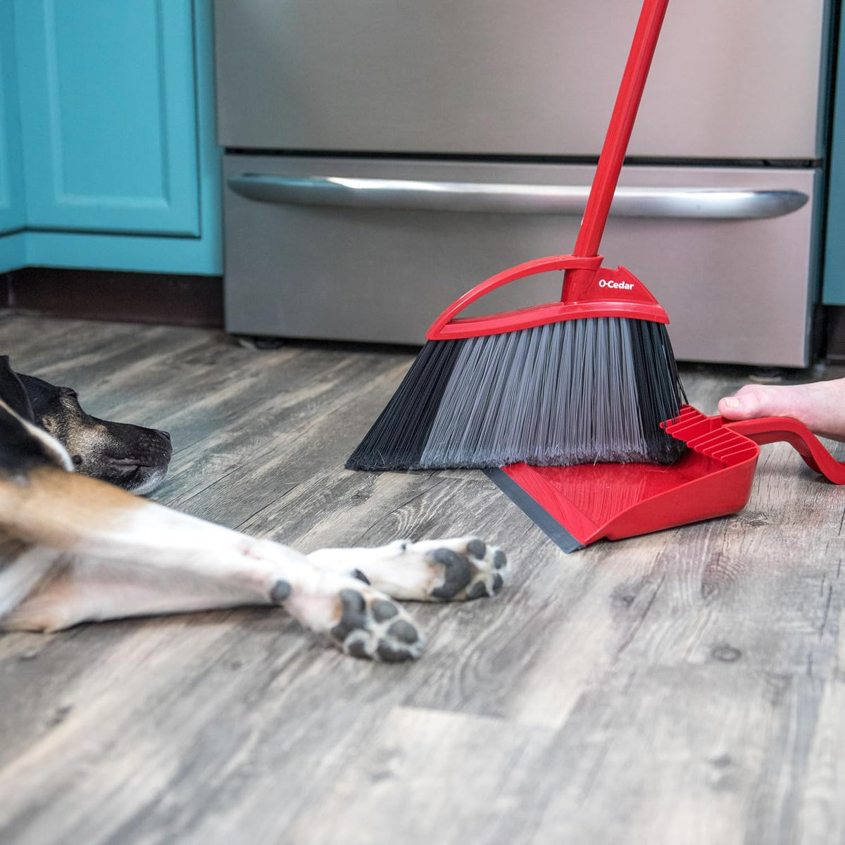 O-Cedar Pet Pro Broom with Step-On Dustpan | Remove 99% with One Sweep | DustPan Removes 3 Times More Pet Hair | Quiet Cleaning Tool for Cat and Dog Owners