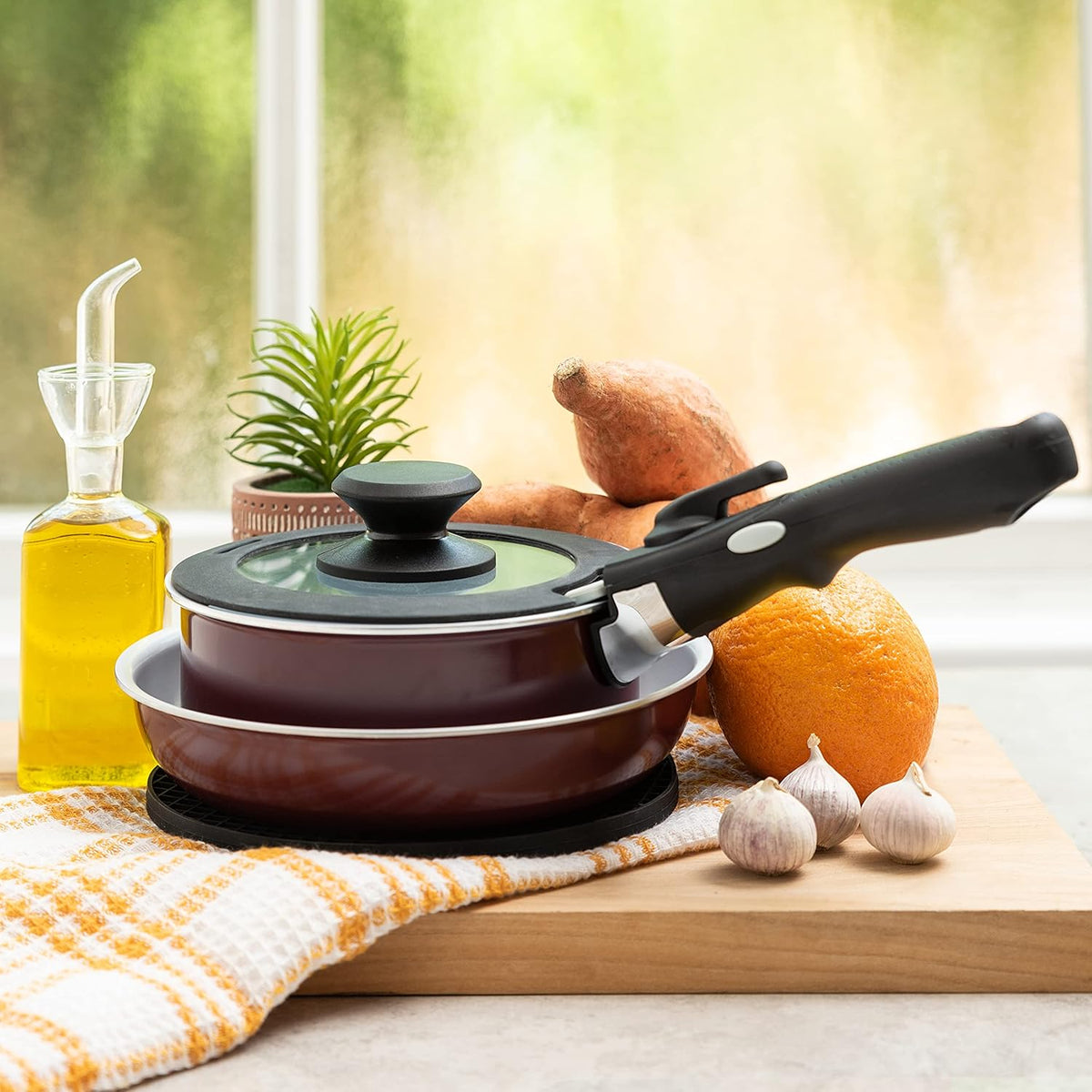 Moss & Stone Aluminum Pots And Pans Set Nonstick, Removable Handle Cookware, Stackable Pots And Pans Set, Dishwasher safe, Induction Pots And Pans, Camping Cookware Set (5 Pcs Burgandy)