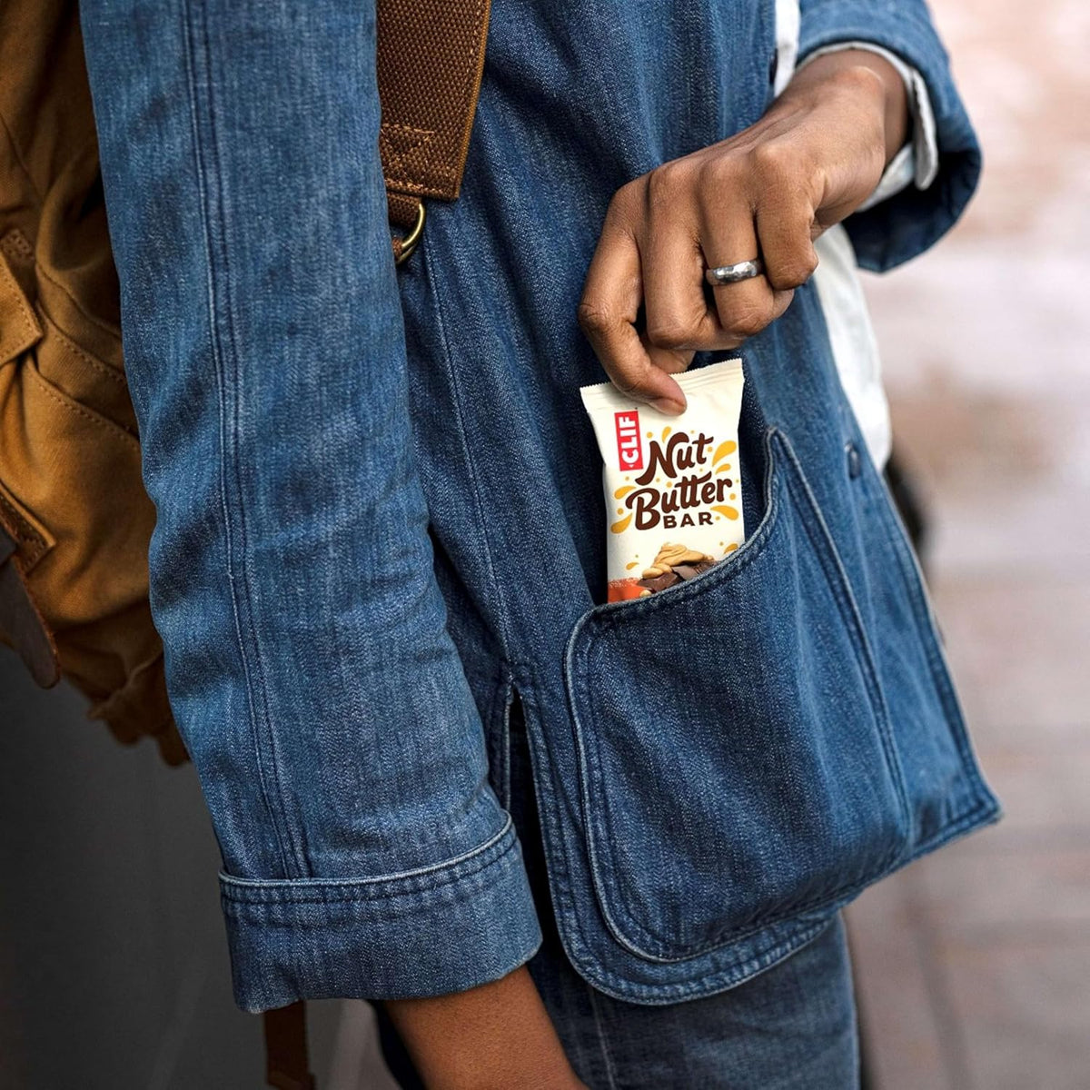 CLIF Nut Butter Bar - Chocolate Chip & Peanut Butter - Filled Energy Bars - Non-GMO - USDA Organic - Plant-Based - Low Glycemic - 1.76 oz. (5 Pack)