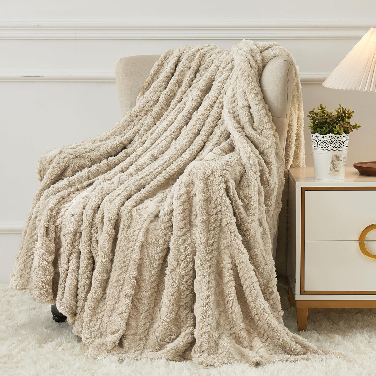 Aganear Fleece Throw Blanket - Cozy Soft Lightweight Fuzzy Throw Blanket for Women Portable Throw Blankets for Couch, Warm Present for Birthday, Christmas, Halloween, Housewarming(50"x60", Khaki)