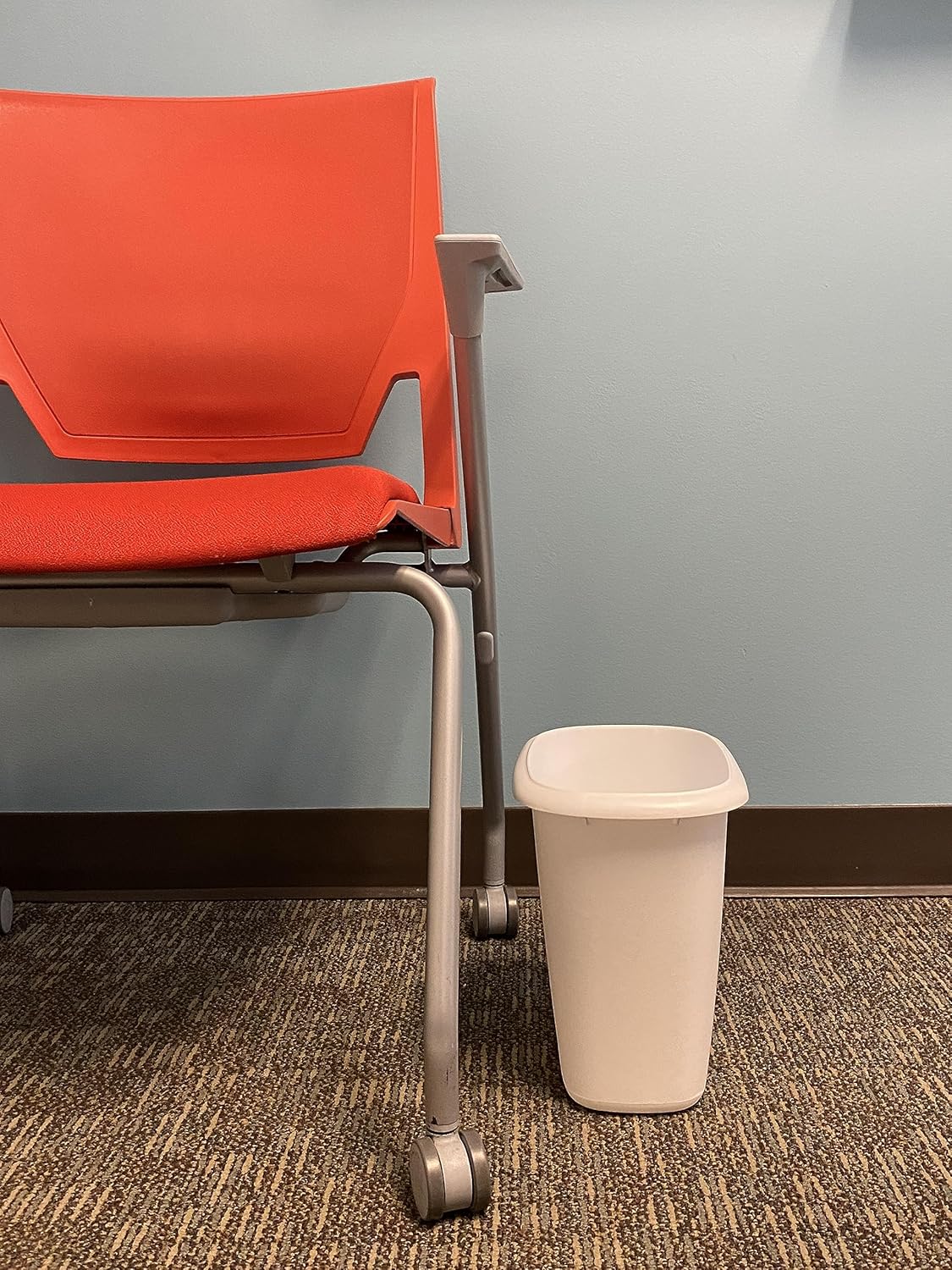 Rubbermaid Vanity Trash Can/Wastebasket 1.5-Gallons/6-Quarts White for Under Counter/Kitchen/Office/Bedroom/Bathroom
